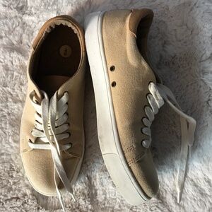 Revitalign Sand Canvas Sneakers size 8.5